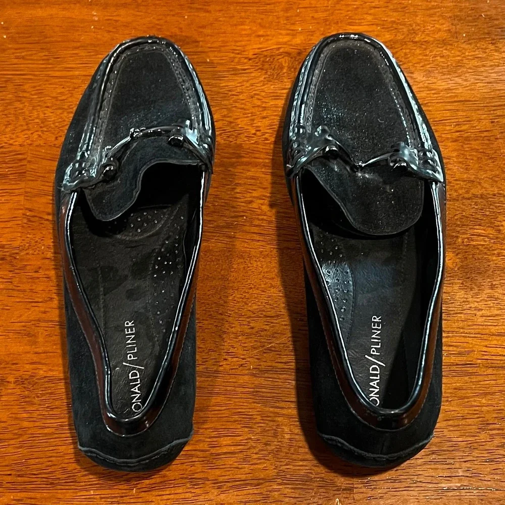 Donald Pliner Black Suede Patent Trim Loafer Flats‎ Women's Size 7.5M
